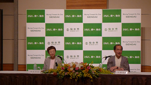 記者会見