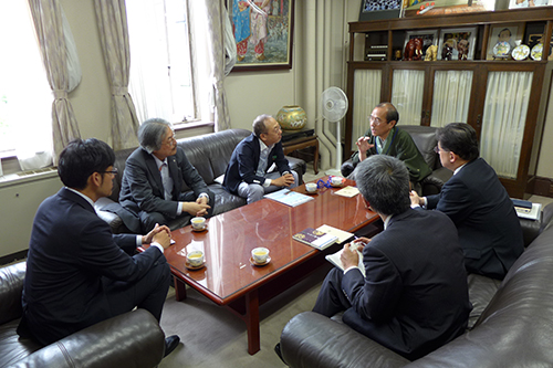 “平安建設株式会社　小山 芳樹 代表取締役から「二条城一口城主募金」をいただきました