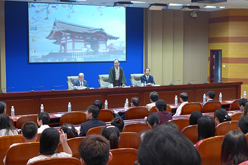 京都市留学生誘致プログラムをプレゼンテーション