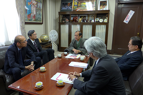 夏の高校野球が始まります　京都府高等学校野球連盟と朝日新聞社の皆さんがご来庁