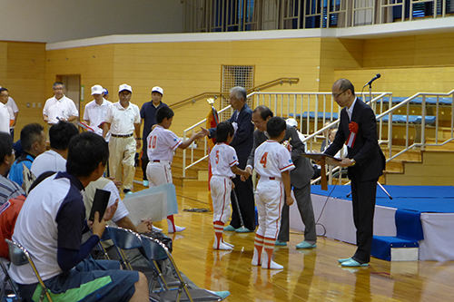 今年も熱戦が始まる　第３８回宝ヶ池少年野球交流大会開会式