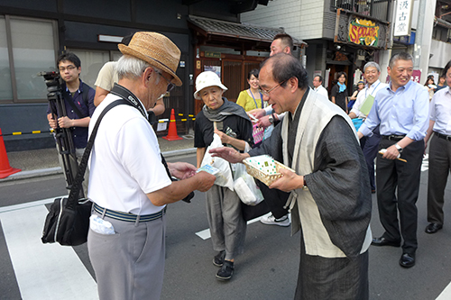 ゴミのない祇園祭へ　「エコ屋台村」オープン！　連日１，０００人のボランティアの方が大活躍！「ごみゼロ大作戦」