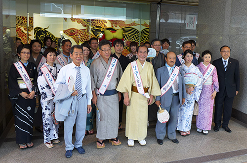 祇園祭「ゆかた」姿でクールビス　リニア京都誘致ＰＲ