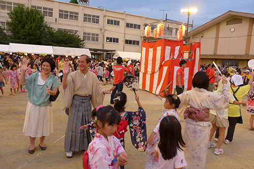 多くの人で賑わいました　勧修夏まつり