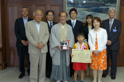 おめでとう！　卓球日本一！　松島君（小学１年生）に京都市スポーツ大賞表彰
