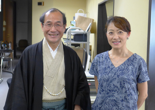 旬な市政情報についてトーク　毎月恒例のラジオ番組に生出演
