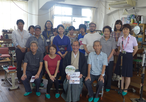 芸術家の創作活動を拝見　元新道小学校スタジオ見学会