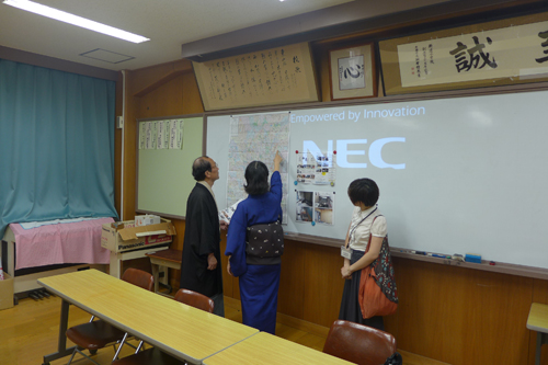 芸術家の創作活動を拝見　元新道小学校スタジオ見学会