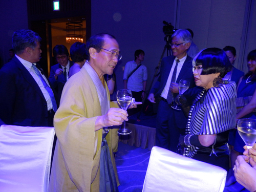 コシノ ジュンコさんらとじっくり懇談