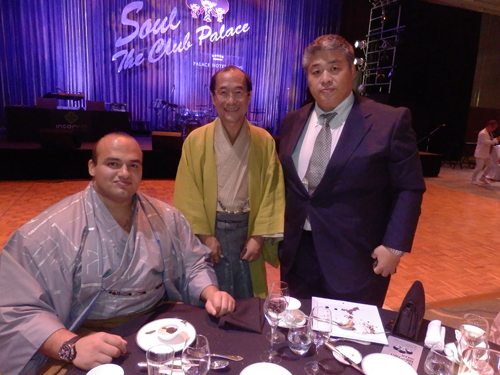 コシノ ジュンコさんらとじっくり懇談