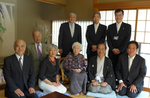 これからもお元気で！　１００歳を迎えられた皆さんをお祝いさせていただきました