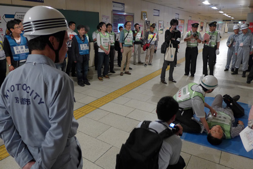 日本初！　京都駅ですべての鉄道事業者と地域等で大規模災害避難誘導合同訓練　深夜１時から６３０名参加