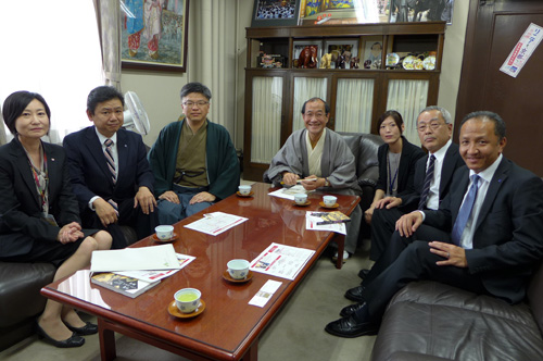 和装産業振興にご尽力　千總 仲田 保司さん、木村染匠 木村信一さんらがご来庁