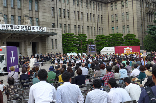 同立戦 前夜祭が市役所前で開催　関西学生野球 伝統の一戦