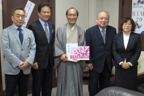 京都のいけばな３４流派で構成「京都いけばな協会」の役員の皆さんがお越しくださいました