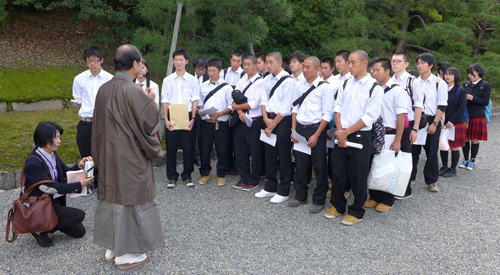 会津高校のみなさんと世界遺産・二条城で懇談　市民ぐるみの息の長い支援活動を決意