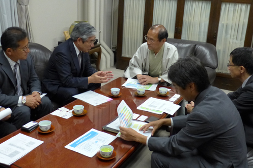 復興にご尽力　石巻市から京都市職員８人の活躍のお礼に亀山市長らがお越しくださいました