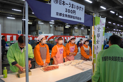 京都の食卓を支える第一市場「鍋まつり」が今年も大盛況