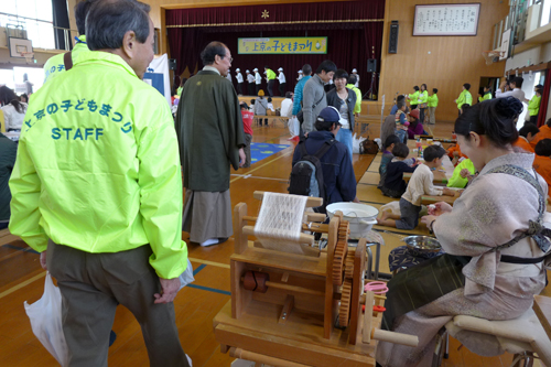 子どもたちの笑顔に癒されます　上京の子どもまつり