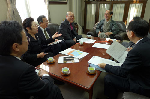 京都美術工芸大学を運営　二本松学院　新谷理事長らと懇談