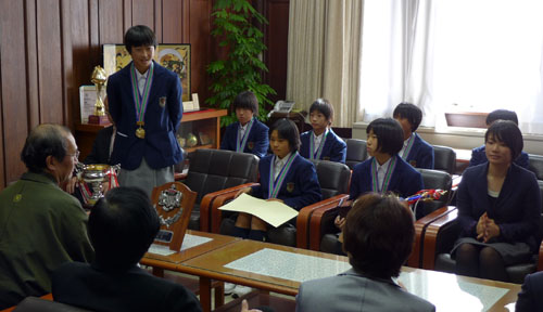 桂中学校女子チームが全国中学校駅伝 初出場！初優勝！「京都市スポーツ大賞」贈呈