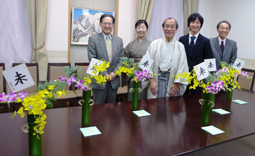 笹岡 隆甫 家元にお正月飾りを生けていただきました　感激