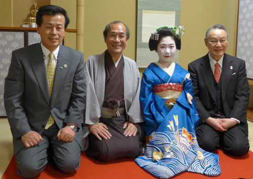 故郷に錦を飾る　祇園甲部の舞妓　亜矢子さんがご出身の長野県上田市の成人式で舞を披露　母袋 上田市長も駆けつけていただきました