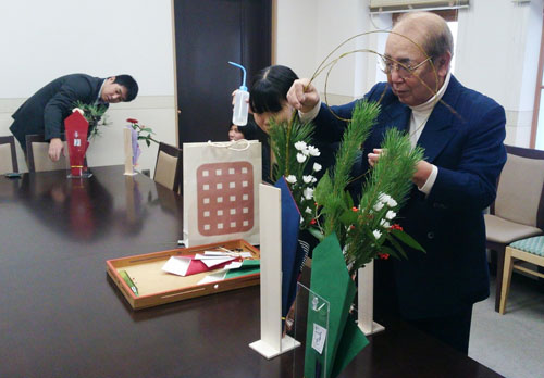 「華包み」を生けていただきました