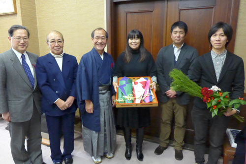 「華包み」を生けていただきました