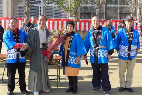 地域の交流の場　鏡山もちつき大会