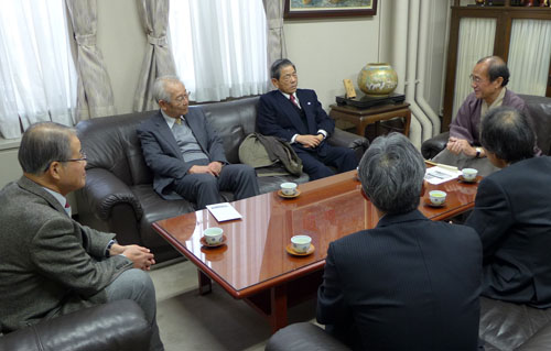 退職後も地域のリーダー等としてご活躍　春秋会　松井理事長らと懇談
