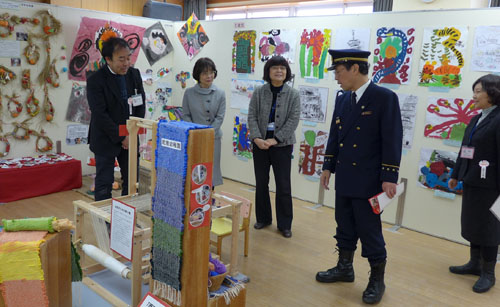 愛らしい作品にほっこり　京都市立幼稚園こども展を鑑賞