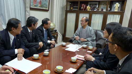 「歩くまち・京都」の推進にご尽力　髙島屋　木本 茂 社長らと懇談