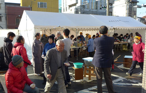 地域力の象徴　梅屋もちつき大会