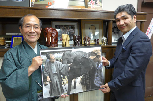 市動物園の賑わい創出にご尽力　ジュピター 中山 誠さんがご来庁