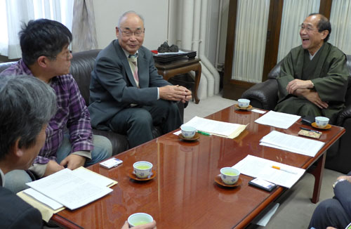 京北地域の農業振興にご尽力　卯滝さん、岡本さんがご来庁