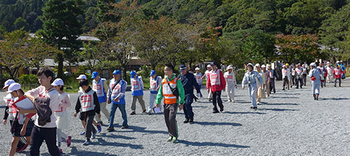 嵯峨・嵐山地域で帰宅困難者避難誘導訓練－地域住民にとっても観光客にとっても、より良いまちに！