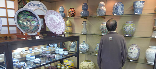 京都が誇る伝統工芸品清水焼の大陶器市　清水焼の郷まつり　大変な賑わいです＠清水焼団地