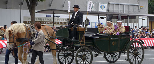 豪華絢爛たる歴史絵巻に名誉奉行として参列　時代祭