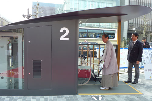 京都駅南口に地下駐輪場が完成　見た目すっきり！スムーズに　６００台の自転車を収容