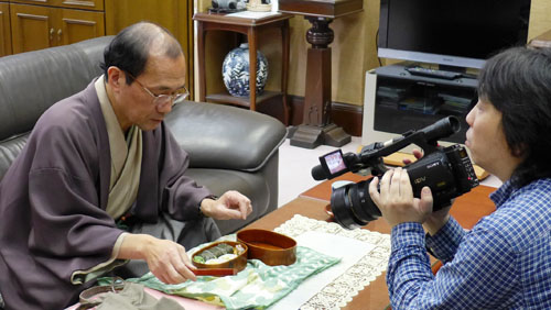 テレビ東京の人気番組「昼めし旅」（３月２５日放送予定）が突然の取材　お弁当を見せて？（笑）