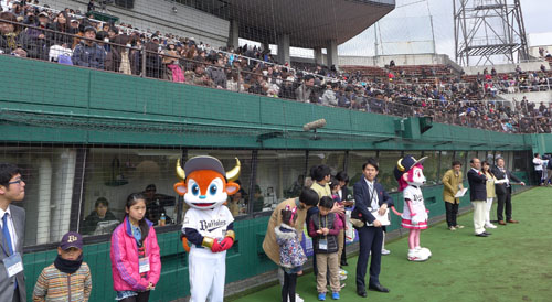 フルカラーＬＥＤでスコアボードがくっきり　プロ野球オープン戦　オリックス×ライオンズ