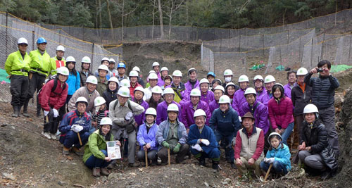 三山の景観を保全・継承へ　鹿ヶ谷で森づくり活動　険しい坂道を登り、足がガクガクに（笑）