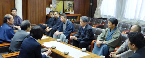 京都織物卸商業組合の新役員の皆さんと懇談