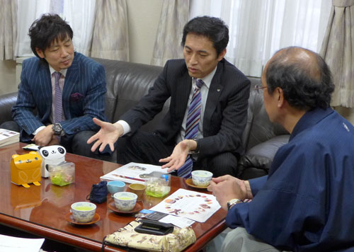 ウエダ本社　岡村社長、ル・クロ　黒岩シェフから京都にこだわったチョコレートのご提案