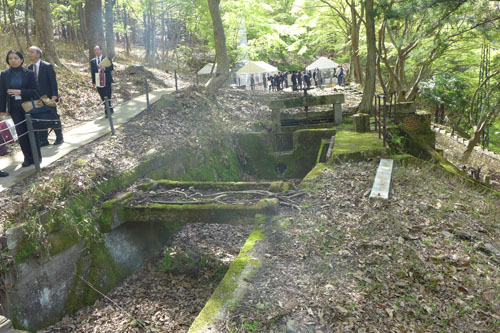 京都近代化の象徴　平安遷都記念?（とう）　修復開眼法要　偉大な先人に感謝