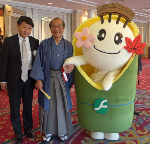 嵐山寮創立６０周年記念祝賀会　入所されている方の笑顔が印象的