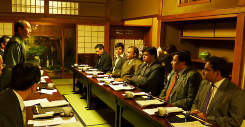 バラナシ市モハレ市長らとの夕食会「吉川」