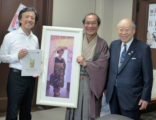 画家 笹倉 鉄平 さんご夫妻、京都フィレンツェ友好協会 内田会長らがご来庁