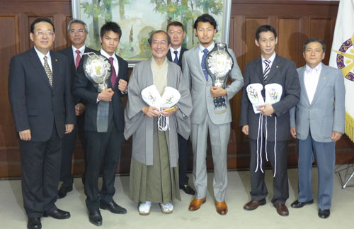 京都のボクシングジムから２人のチャンピオン！　日本バンタム級王者 大森 将平選手　日本ライト級王者 徳永 幸大選手に市プロスポーツ特別賞を贈呈
